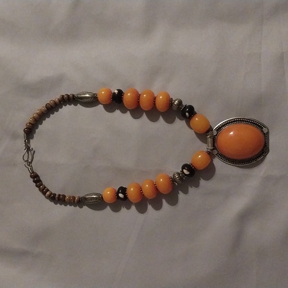 Two Chunky Necklaces - Picture 3 of 4